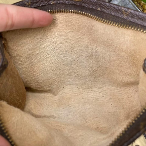 Authentic Louis Vuitton Toiletry 15 - Picture 3 of 8